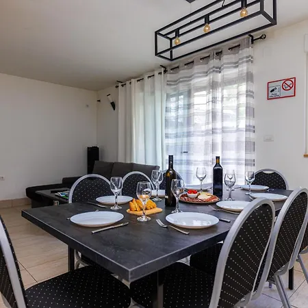 Villa Sin Lic